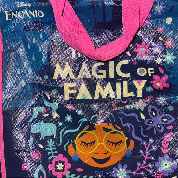 Encanto Disney Mirabel Doll & The Magic of Family Bag - Picture 6 of 7